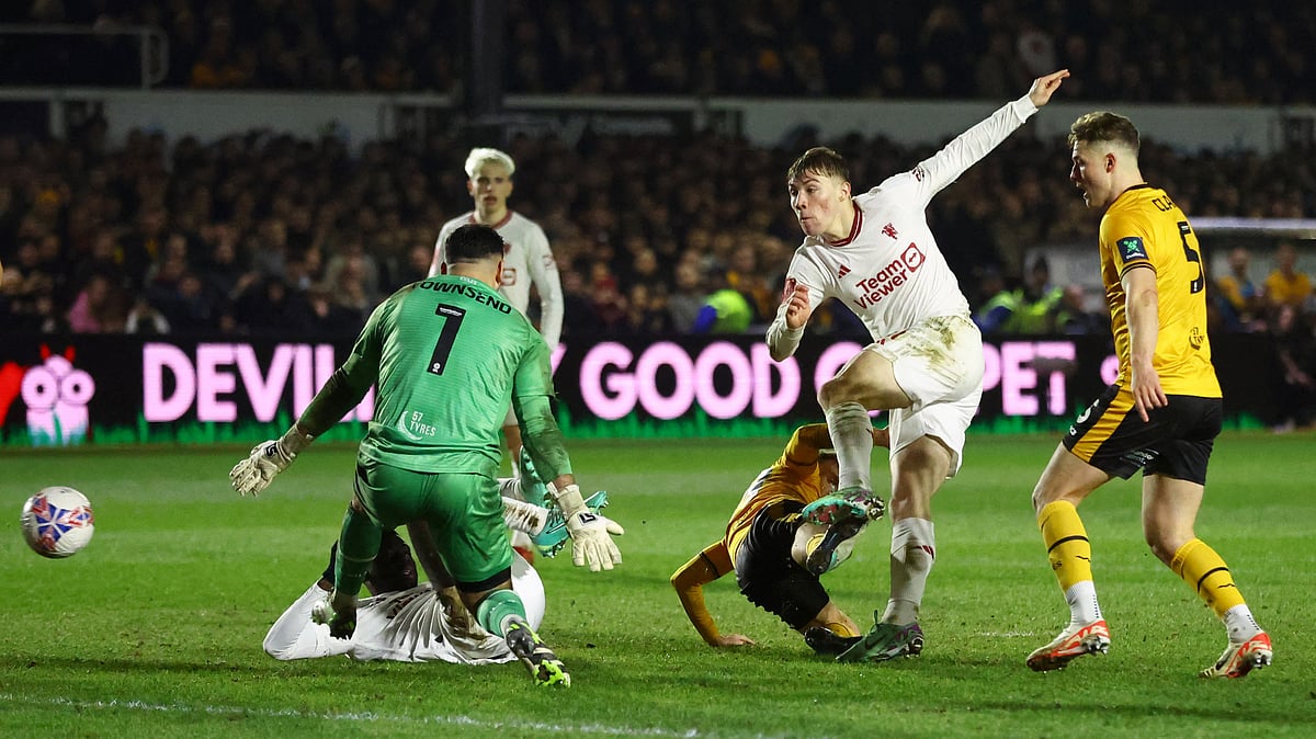 যোগ করা সময়ে ম্যানচেস্টার ইউনাইটেডের চতুর্থ গোলটি করেন রাসমুস হইলুন্দ