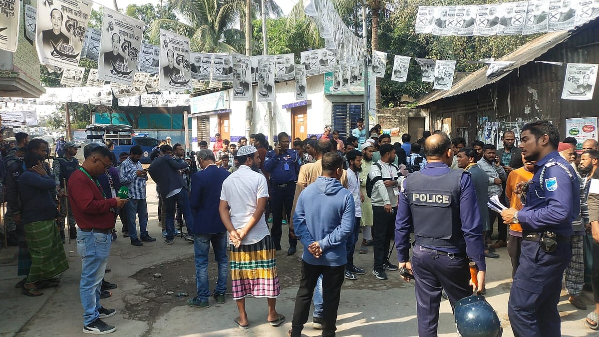 জিল্লুর রহমান হত্যার খবর পেয়ে ঘটনাস্থলে যান আইনশৃঙ্খলা রক্ষাকারী বাহিনীর সদস্যরা। এ সময় স্থানীয় বাসিন্দারা ভিড় করেন। ৭ জানুয়ারি মুন্সিগঞ্জ সদর উপজেলার মিরকাদিম পৌরসভার টেঙ্গর এলাকায়