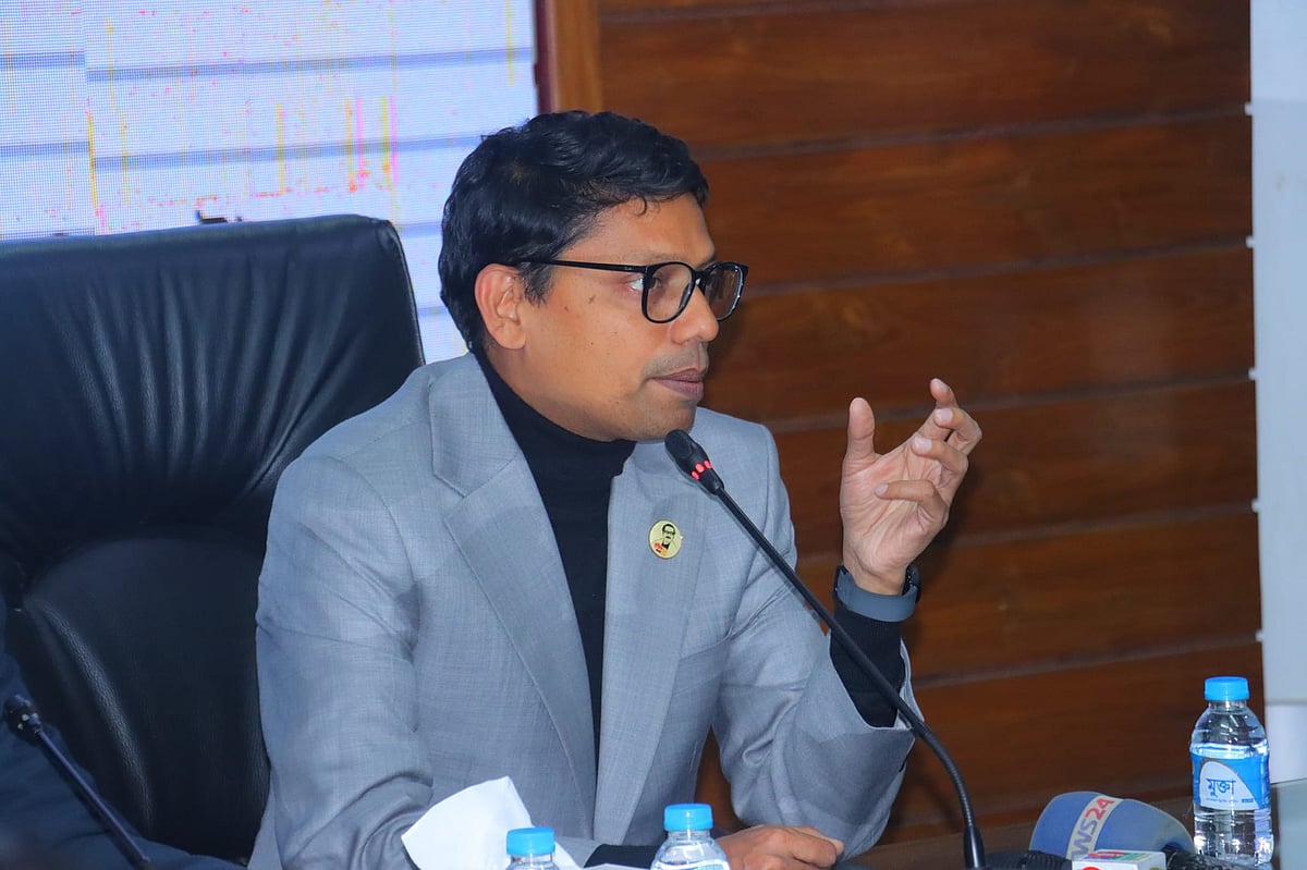 নতুন সরকারের প্রথম কার্যদিবসে তথ্যপ্রযুক্তি প্রতিমন্ত্রী জুনাইদ আহ্মেদ আইসিটি বিভাগে মতবিনিময় সভা করেন