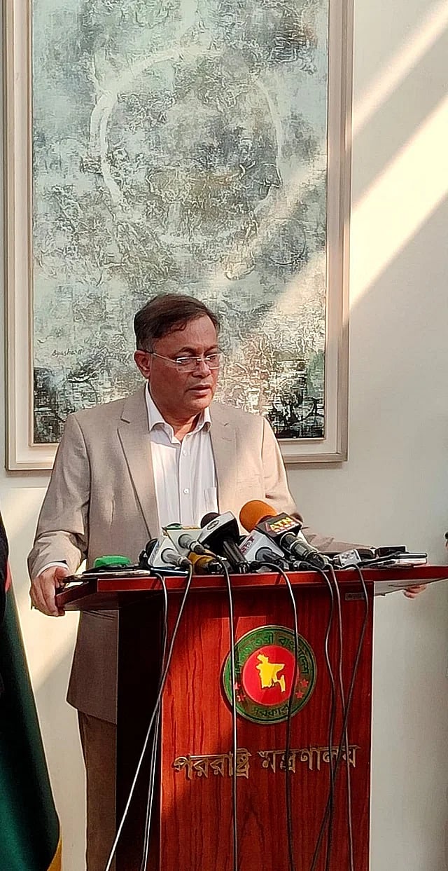 পররাষ্ট্রমন্ত্রী হাছান মাহমুদ। আজ বৃহস্পতিবার দুপুরে পররাষ্ট্র মন্ত্রণালয়ে সংবাদ সম্মেলনে।