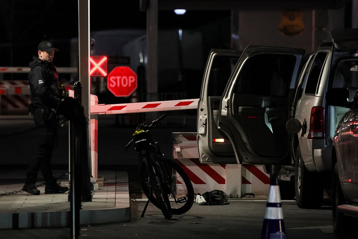 গতকাল সোমবার সন্ধ্যা ছয়টার কিছু আগে ঘটনাটি ঘটে