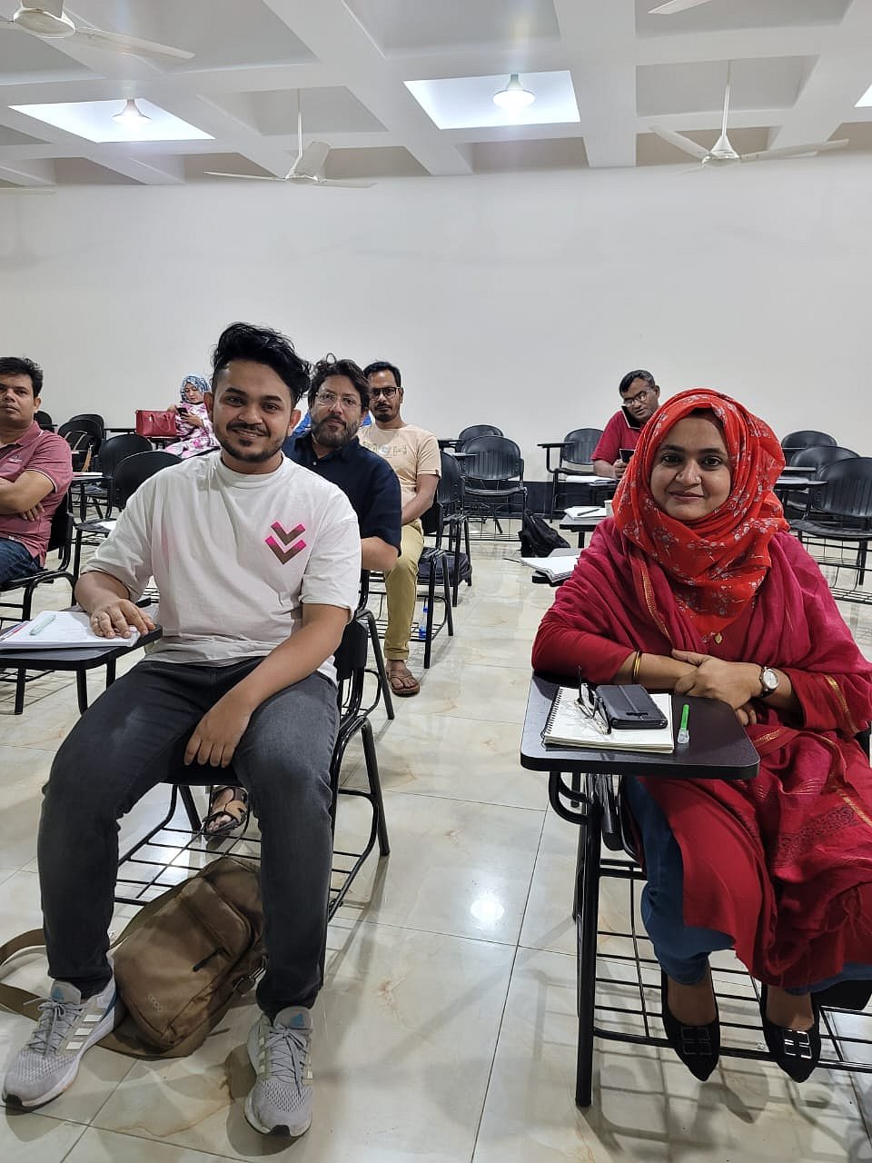 ক্লাসে মুকসেতুল ইসলাম ওরফে আলিফ ও তাঁর মা জুলিয়া আইরিন