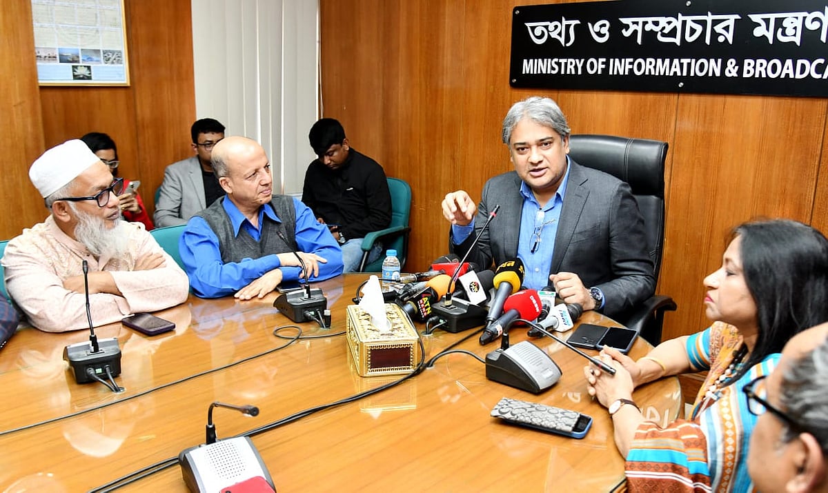 মন্ত্রণালয়ের সভাকক্ষে জাতীয় প্রেসক্লাবের নেতাদের সঙ্গে মতবিনিময় করেন তথ্য প্রতিমন্ত্রী মোহাম্মদ আলী আরাফাত