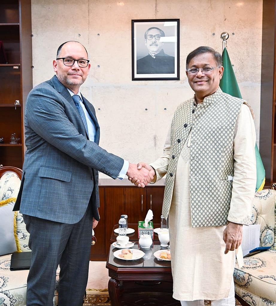 পররাষ্ট্রমন্ত্রী হাছান মাহমুদের সঙ্গে সৌজন্য সাক্ষাৎ করেন মার্কিন রাষ্ট্রদূত পিটার হাস। আজ বুধবার পররাষ্ট্র মন্ত্রণালয়ে