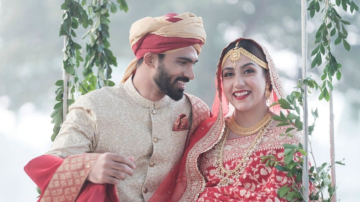 পরিচয়ের এক বছরের মাথায় আজিম-উদ-দৌলা ও অহনা অরণি হাসান সারলেন বিয়ের আনুষ্ঠানিকতা