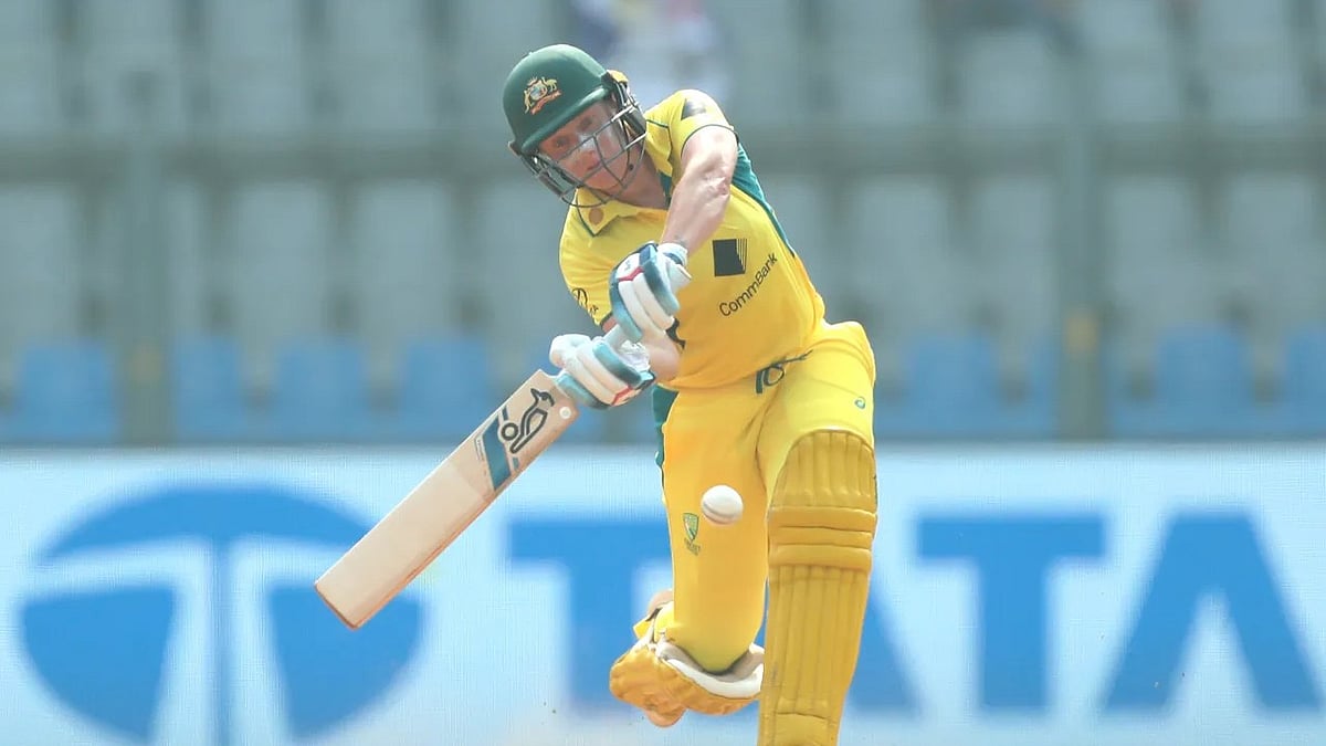 ৮২ রানের ইনিংস খেলার পথে বাউন্ডারি মারছেন অ্যালিসা হিলি। আজ মুম্বাইয়ে ভারতের বিপক্ষে