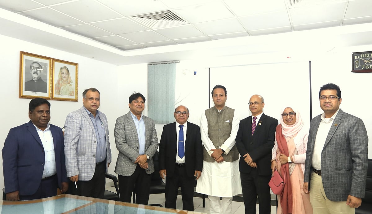 শিক্ষামন্ত্রীর সঙ্গে বাংলাদেশ বিশ্ববিদ্যালয় মঞ্জুরি কমিশনের সদস্যরা সৌজন্য সাক্ষাৎ করেন