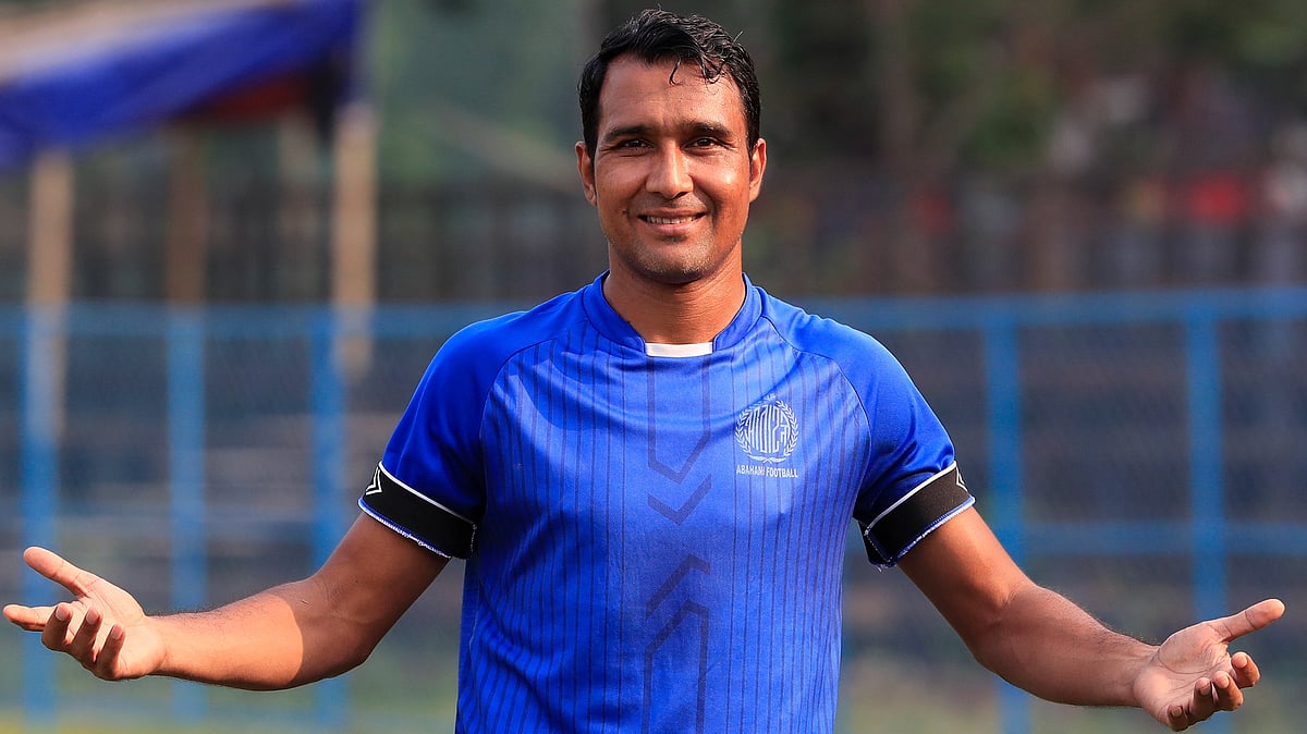 ৪৪ বছর বয়সেও নাসির দেশের সর্বোচ্চ পর্যায়ের ফুটবলে খেলছেন