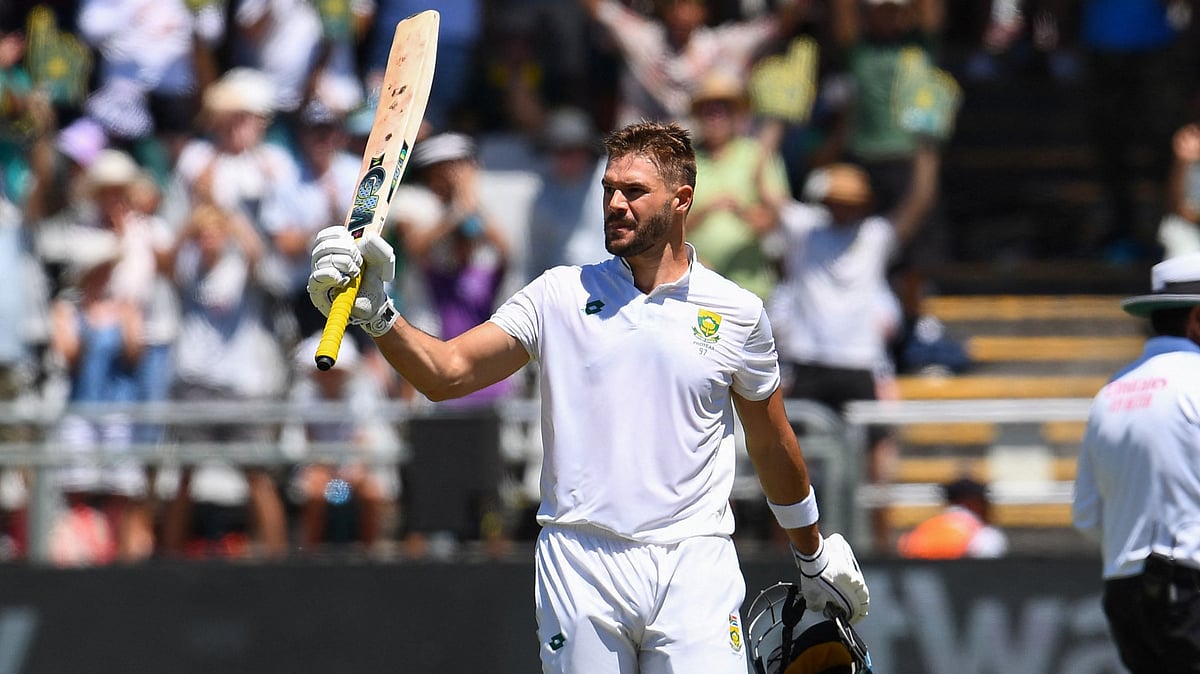 আক্রমণাত্মক ব্যাটিংয়ে টেস্ট ক্যারিয়ারের ষষ্ঠ শতক উপহার দিয়েছেন এইডেন মার্করাম