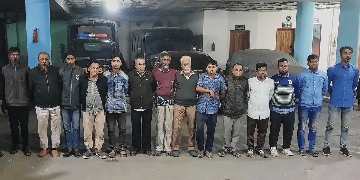 গ্রেপ্তার কালোবাজারি চক্রের ১৪ সদস্য