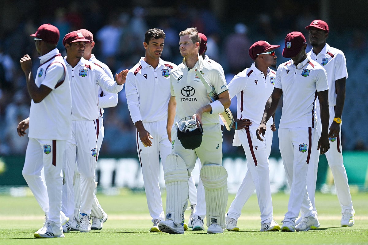 ১১ রানে অপরাজিত থেকে মাঠ ছাড়েন স্টিভ স্মিথ