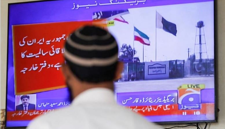 এক দিনের ব্যবধানে পাল্টাপাল্টি হামলা চালিয়েছে ইরান ও পাকিস্তান