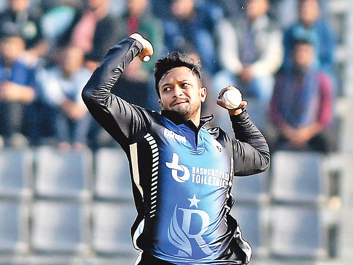 চোখের সমস্যা ব্যাটিংয়েই বড় বাধা হচ্ছে। এবারের বিপিএলে তাই রংপুর রাইডার্সের হয়ে সাকিবকে মূলত দেখা যাচ্ছে বোলার হিসেবেই। গতকাল সিলেট আন্তর্জাতিক স্টেডিয়ামে