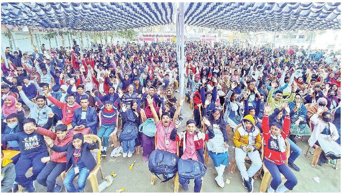 কুষ্টিয়ায় অনুষ্ঠিত গণিত উৎসবে মুখস্থ, মাদক ও মিথ্যাকে না বলার শপথ শিক্ষার্থীদের। গতকাল কুষ্টিয়া জেলা স্কুল প্রাঙ্গণে