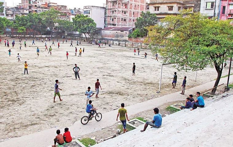 ‘খেলা শিশুদের শারীরিক স্বাস্থ্য ভালো রাখার জন্য প্রয়োজন। খেলার সময় আবেগের কার্যকর নিয়ন্ত্রণের মাধ্যমে মানসিক স্বাস্থ্যের ওপরও এর ইতিবাচক প্রভাব পড়ে।’