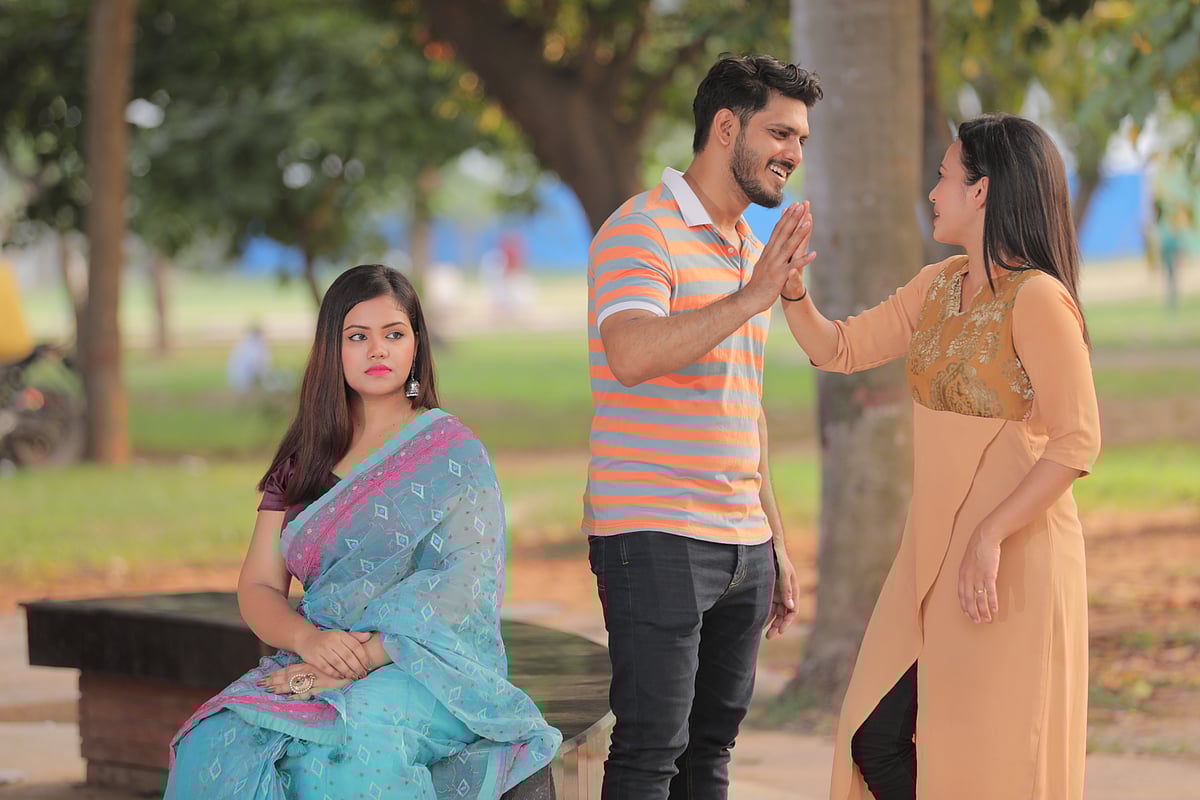 অন্যরা আপনাকে কতটা গুরুত্বের সঙ্গে দেখেন, তার অনেকটাই নির্ভর করে আপনার আত্মবিশ্বাসের ওপর