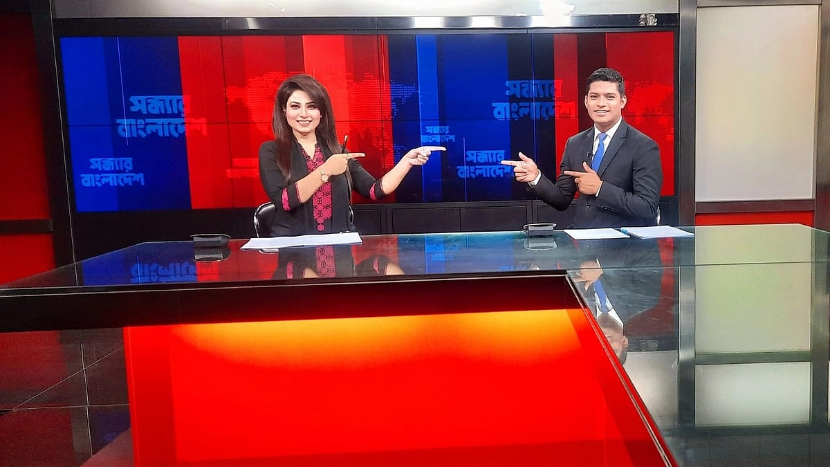 দেশ-বিদেশের নানা খবর নিয়ে হাজির হন সংবাদ উপস্থাপকেরা