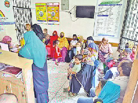 সেবাগ্রহীতাদের ভিড় জহুরুল ইসলাম নগর স্বাস্থ্যকেন্দ্রে। সম্প্রতি তোলা