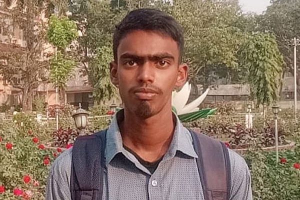 খুলনা মেডিকেল কলেজে ভর্তির সুযোগ পেয়েছেন নওগাঁর ছেলে পাপ্পু হোসেন