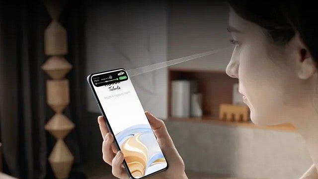 চোখের ইশারায় স্মার্টফোন নিয়ন্ত্রণের প্রযুক্তি তৈরি করেছে চীনের ফোন নির্মাতা প্রতিষ্ঠান অনার