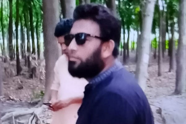 দুই বাসের মাঝখানে চাপা পড়ে নিহত রাকিবুল হাসান