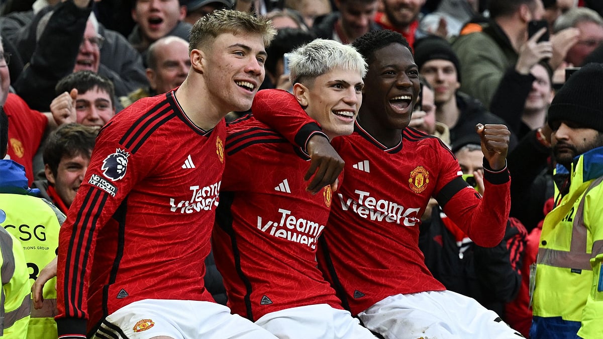 ইংলিশ প্রিমিয়ার লিগে রাতে মাঠে নামছে ম্যানচেস্টার ইউনাইটেড