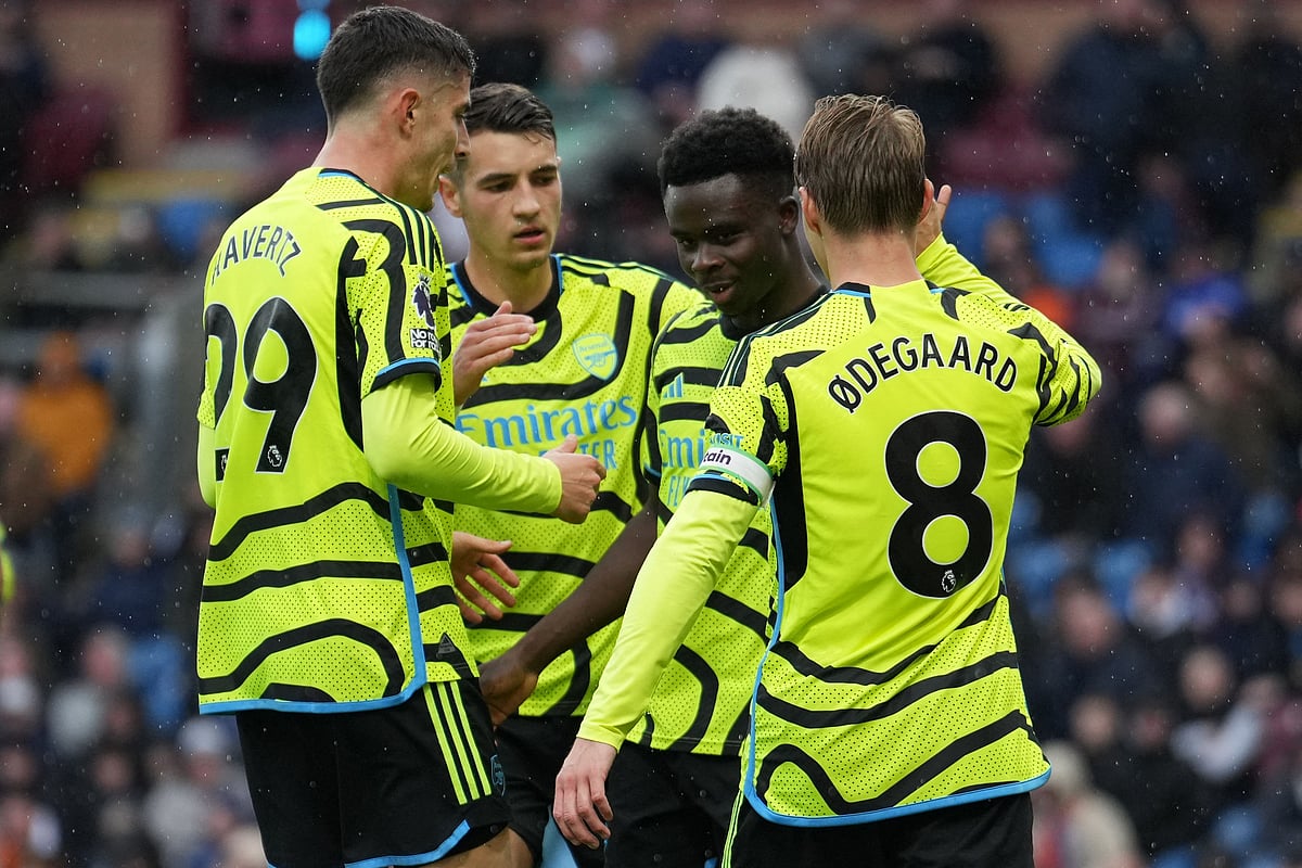 সাকা জোড়া গোল করেছেন