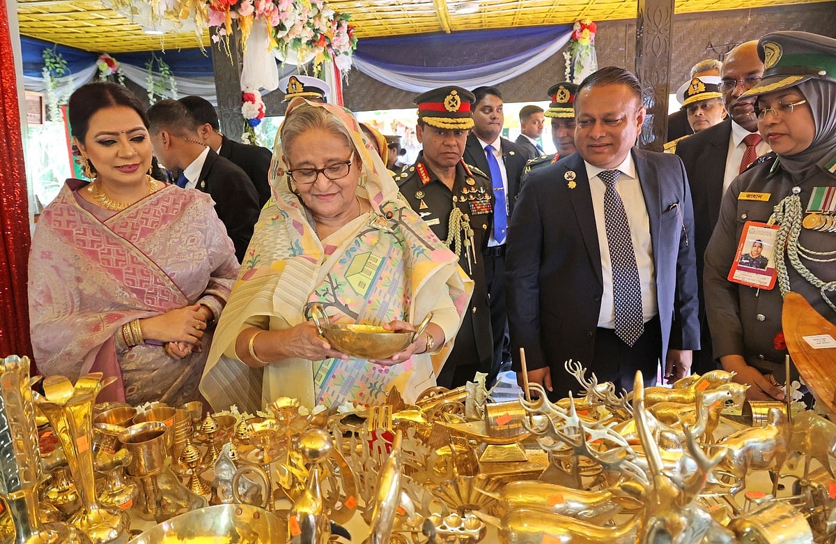 প্রধানমন্ত্রী শেখ হাসিনা বাংলাদেশ আনসার ও ভিডিপির ৪৪তম জাতীয় সমাবেশ উপলক্ষে সাজানো স্টল ঘুরে দেখেন। সোমবার দুপুরে গাজীপুরের কালিয়াকৈর উপজেলার সফিপুর আনসার একাডেমিতে