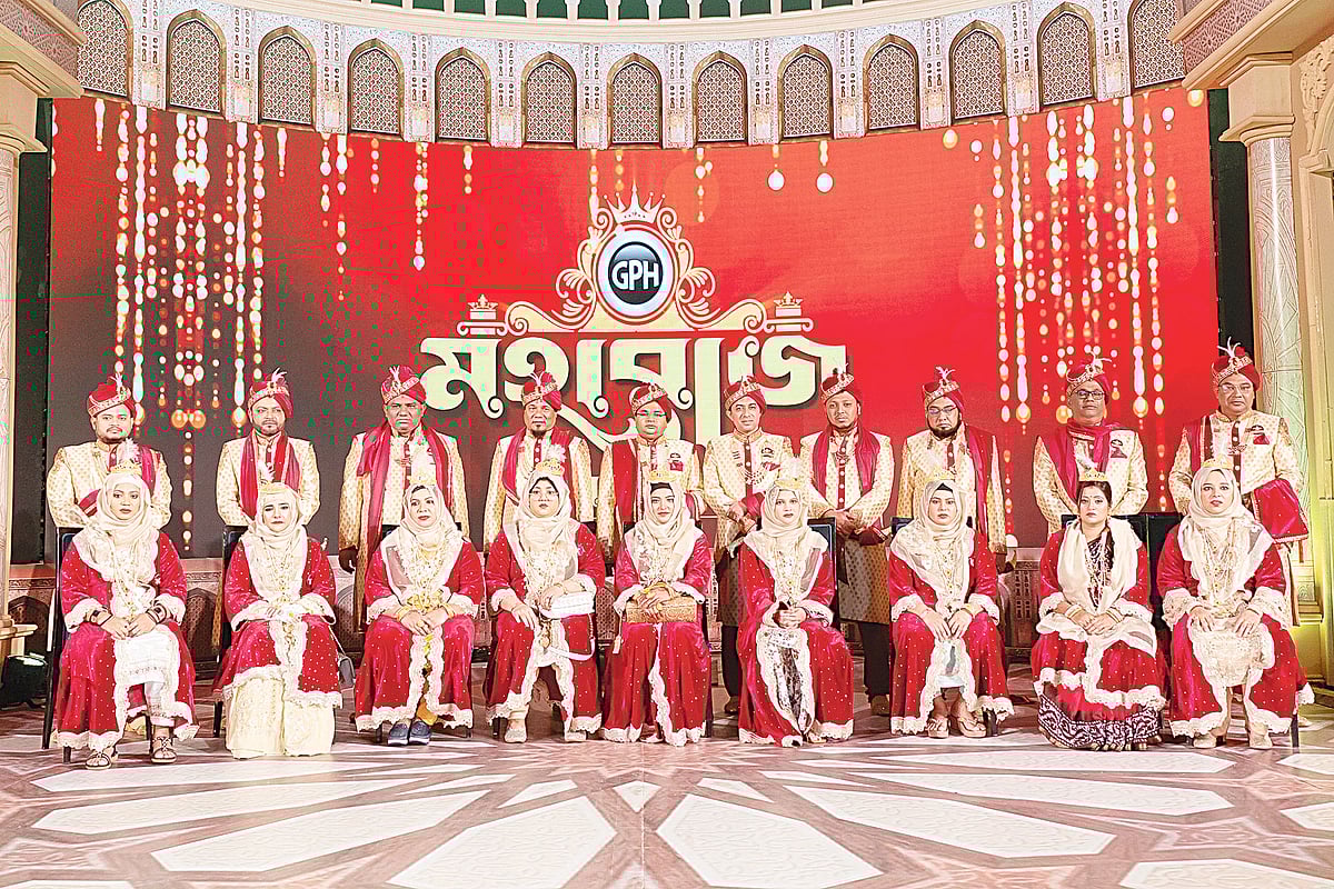 জিপিএইচ ইস্পাতের দুই দিনব্যাপী বার্ষিক পরিবেশক সম্মেলন সম্প্রতি ঢাকার একটি কনভেনশন সেন্টারে অনুষ্ঠিত হয়েছে। তাতে গত বছর সারা দেশে সবচেয়ে বেশি পণ্য বিক্রি করেছেন এমন ১০ জন পরিবেশককে কোম্পানির পক্ষ থেকে মহারাজ উপাধি দেওয়া হয়