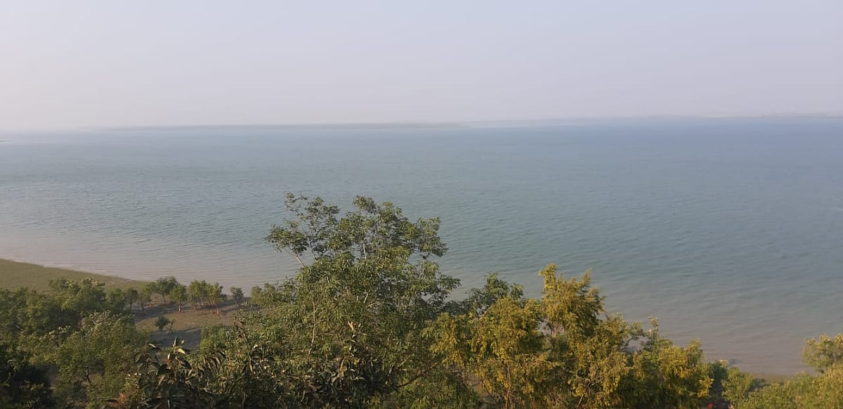 নাফ নদী বিভক্ত করেছে বাংলাদেশ ও মিয়ানমারকে। কক্সবাজারের টেকনাফ উপজেলার নাইট্যংপাড়া নেটং পাহাড় এলাকায়