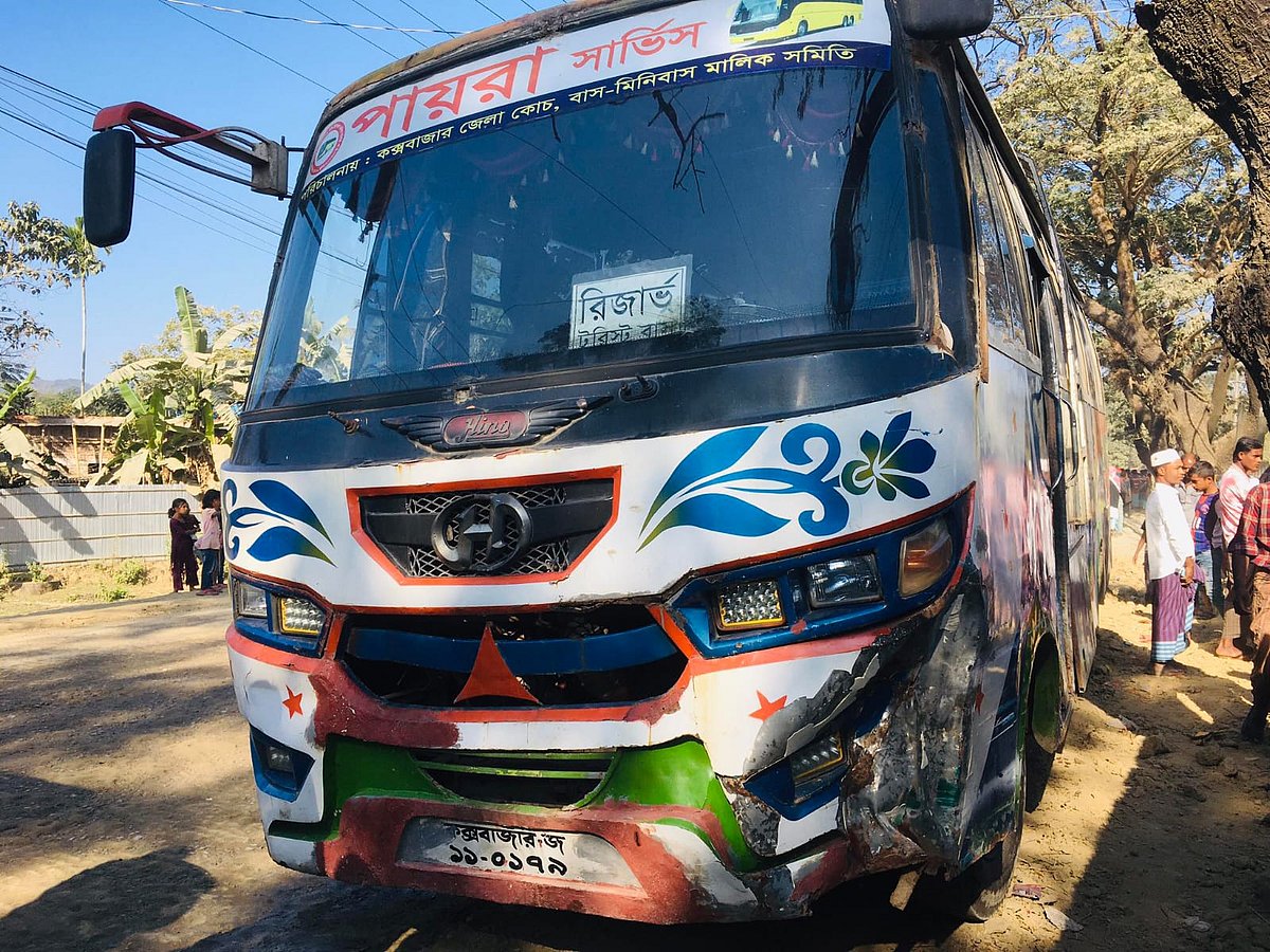 বাসটির ধাক্কায় দুই রোহিঙ্গা শিশু নিহত হয়েছে। পরে বাসটি জব্দ করেছে পুলিশ। শুক্রবার সকালে টেকনাফ উপজেলার হ্নীলা ইউনিয়নের লেদা বিজিবি ক্যাম্পসংলগ্ন এলাকায়