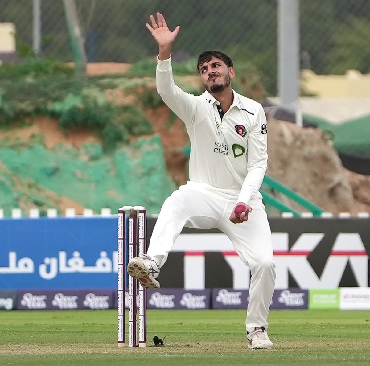 ৫ উইকেট নেন জিয়া