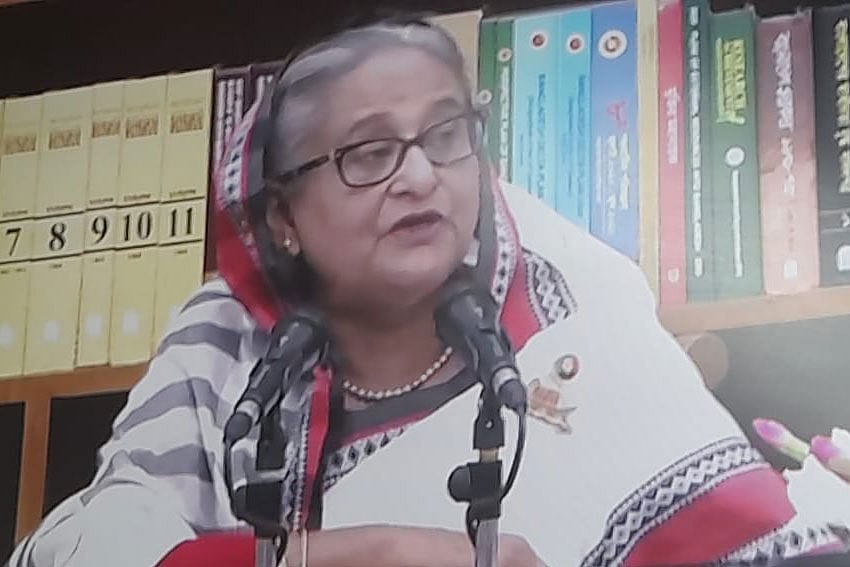 গণভবনে আজ শুক্রবার সকালে সংবাদ সম্মেলনে প্রধানমন্ত্রী শেখ হাসিনা