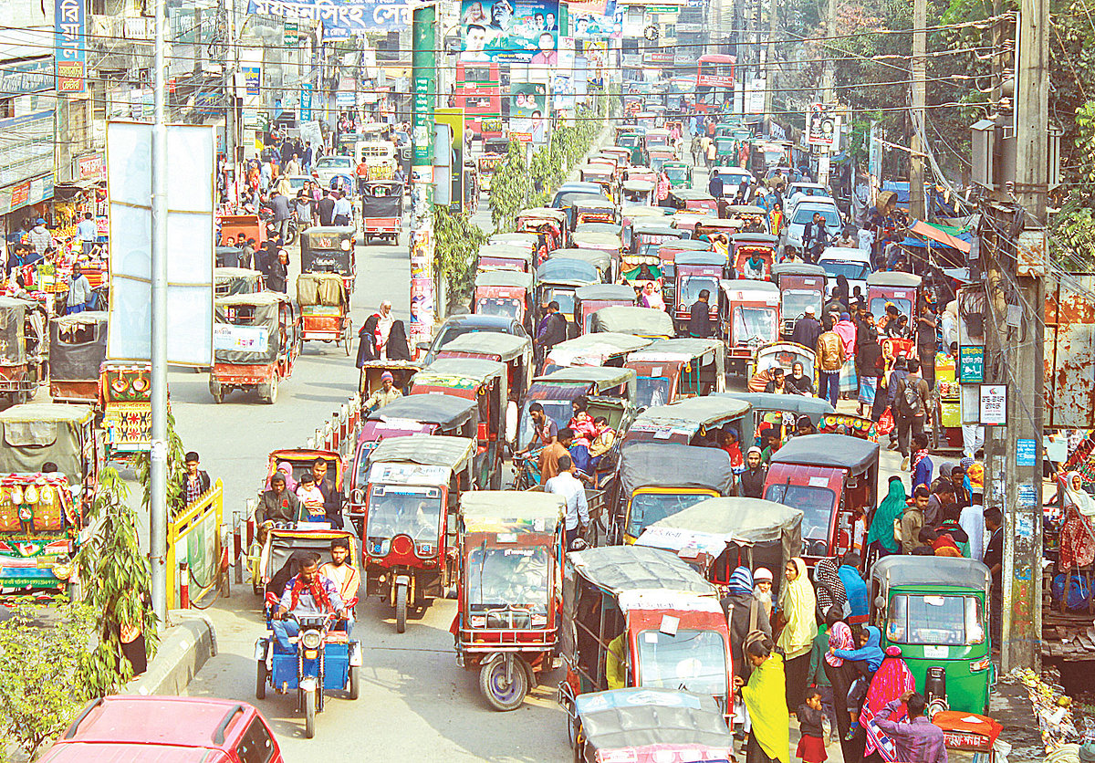 ময়মনসিংহ নগরে এমন যানজট প্রতিদিনের চিত্র। চরপাড়া এলাকায়