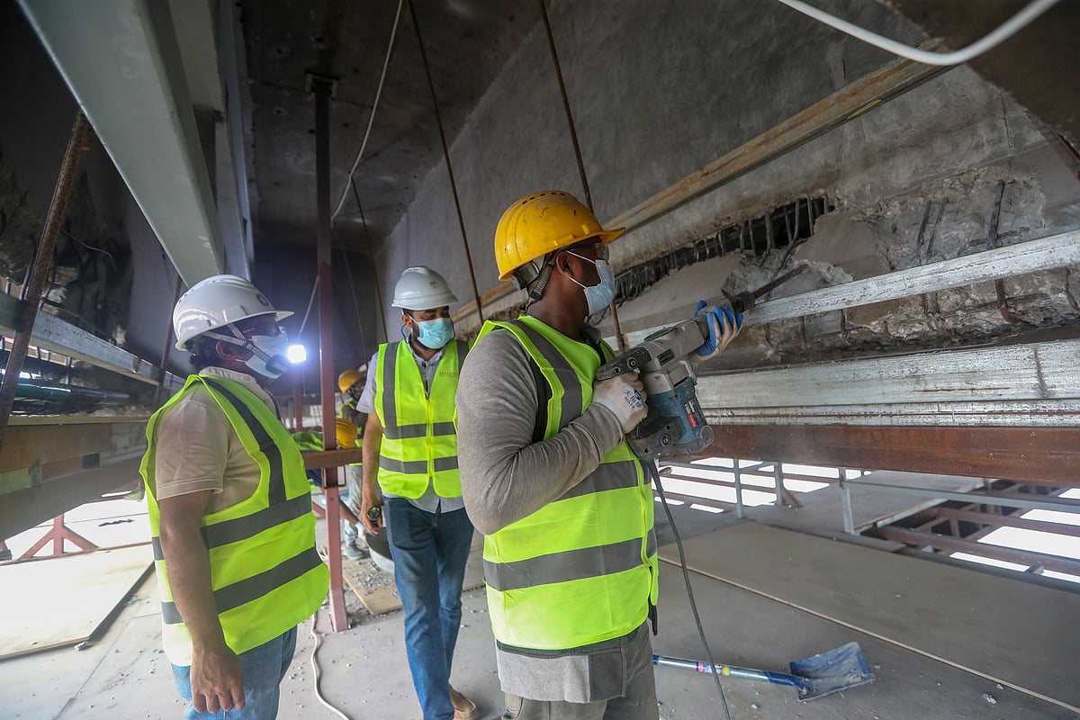 বুড়িগঙ্গা প্রথম সেতুর (পোস্তগোলা) সংস্কারকাজ শুরু হয়েছে। এর ফলে এই সেতুতে ভারী যানবাহন চলাচল বন্ধ করে দেওয়া হয়েছে