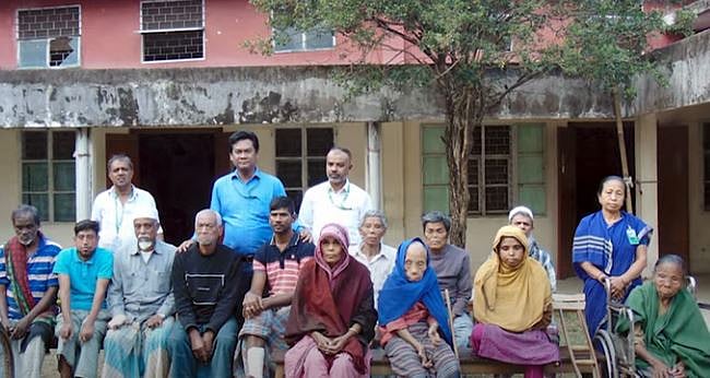 কুষ্ঠ ‘সভ্যতার মতোই প্রাচীন’। প্রান্তিক খেটে খাওয়া ও অপুষ্টিতে আক্রান্ত গরিব মানুষদের জাপটে এখনো এই রোগ টিকে আছে।