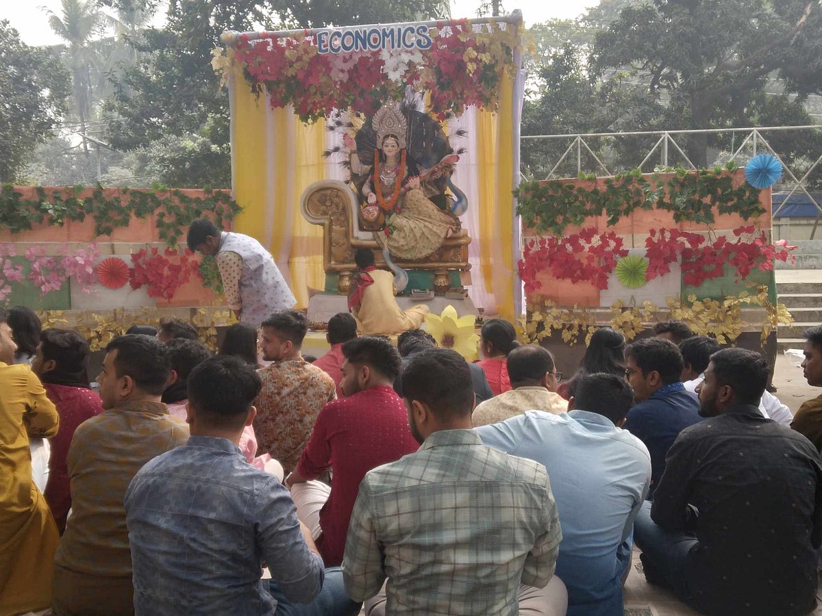 ফাল্গুনের সকালে জগন্নাথ বিশ্ববিদ্যালয়ে বিদ্যাদেবী সরস্বতীর বন্দনা