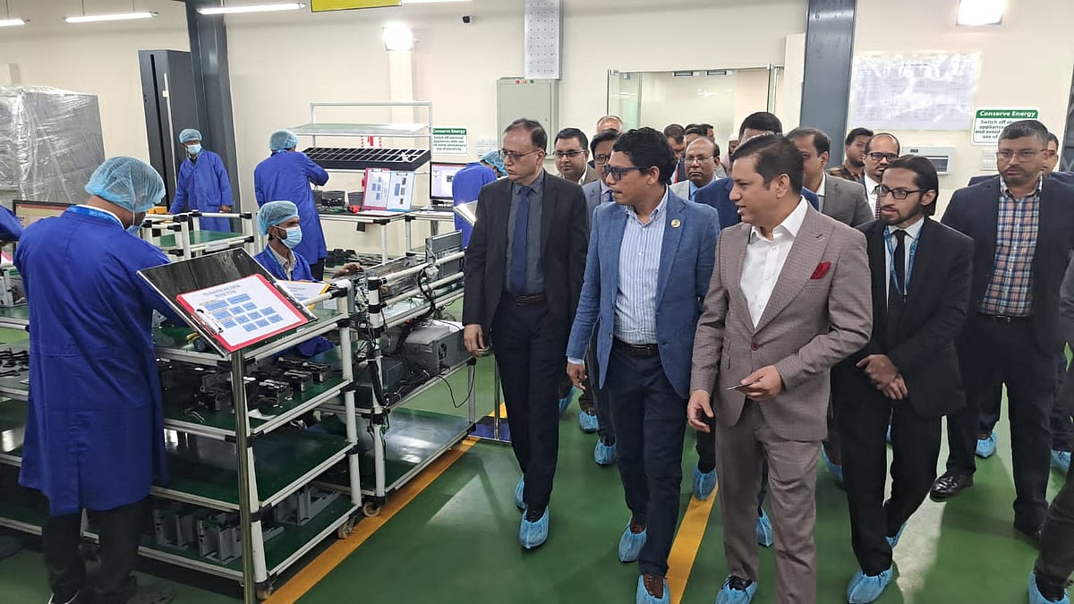 গাজীপুরের কালিয়াকৈরে বঙ্গবন্ধু হাই–টেক পার্ক পরিদর্শন করেন তথ্যপ্রযুক্তি প্রতিমন্ত্রী জুনাইদ আহমেদ। আজ বৃহস্পতিবার দুপুরে