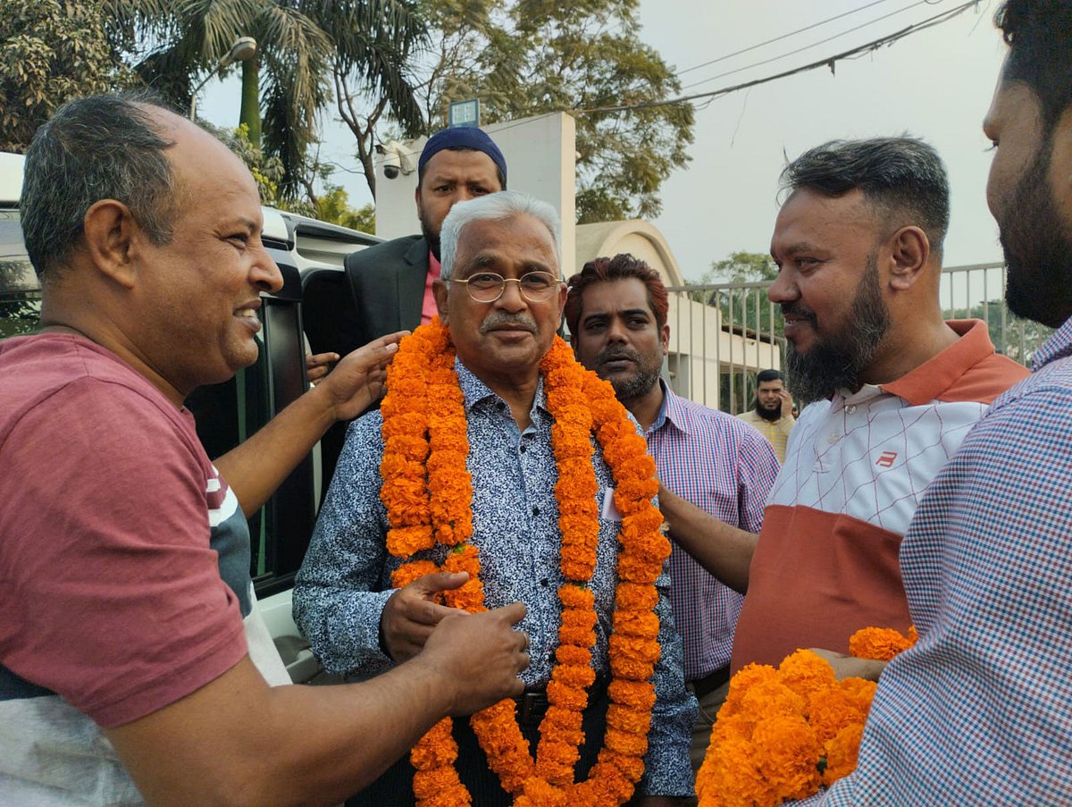 জামিনে মুক্তি পাওয়ার পর  বিএনপির যুগ্ম মহাসচিব সৈয়দ মোয়াজ্জেম হোসেন আলাল