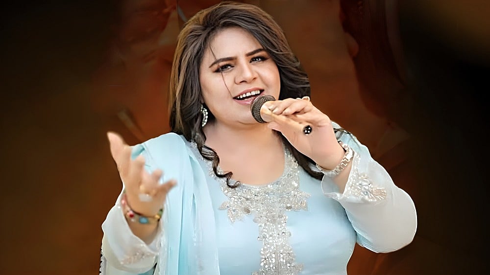 পাকিস্তানের জনপ্রিয় গায়িকা শাজিয়া মঞ্জুর