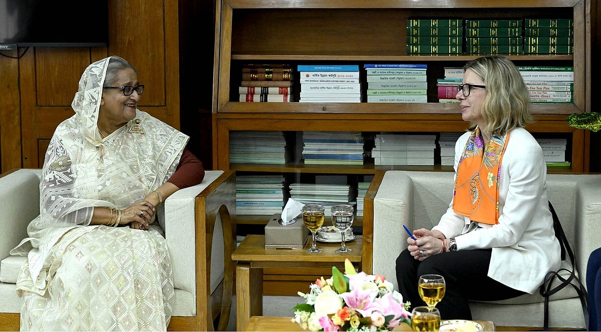 প্রধানমন্ত্রী শেখ হাসিনার সঙ্গে জাতীয় সংসদ ভবনে সাক্ষাৎ করেন বিশ্বব্যাংকের ব্যবস্থাপনা পরিচালক (অপারেশনস) আন্না বেজার্ড। ঢাকা, ২৫ ফেব্রুয়ারি