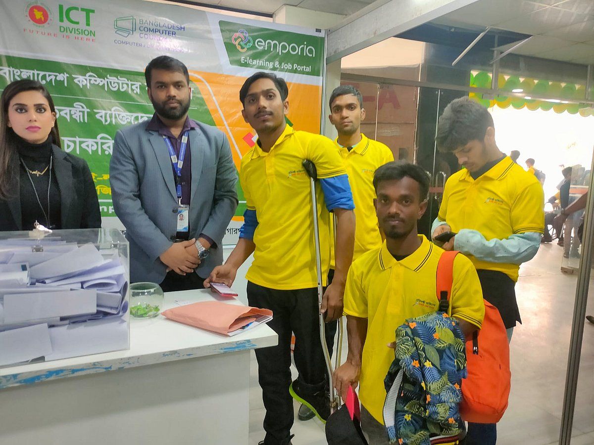 বিশেষভাবে সক্ষম বা প্রতিবন্ধী ব্যক্তিদের জন্য চাকরি মেলা আয়োজন করা হয় আজ শনিবার রাজধানীর আগারগাঁওয়ে এনজিও–বিষয়ক ব্যুরোর অফিস ভবনে