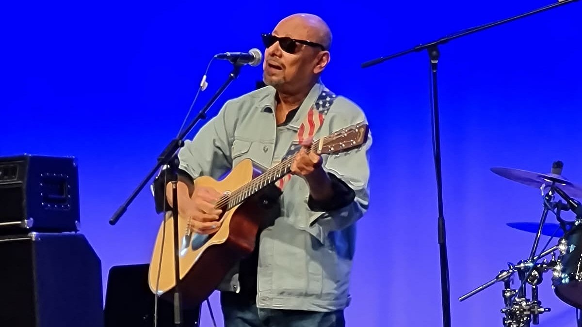 সিডনিতে গাইছেন অঞ্জন দত্ত