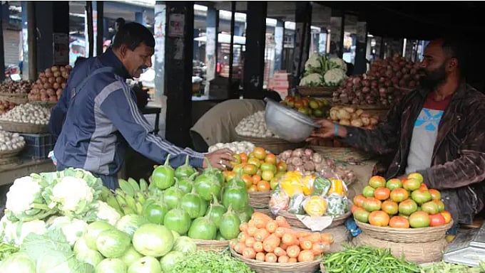 নতুন সরকার অগ্রাধিকার ভিত্তিতে যেসব সমস্যার সমাধান করতে চাইছে, তার মধ্যে দ্রব্যমূল্যের নিয়ন্ত্রণ অন্যতম।