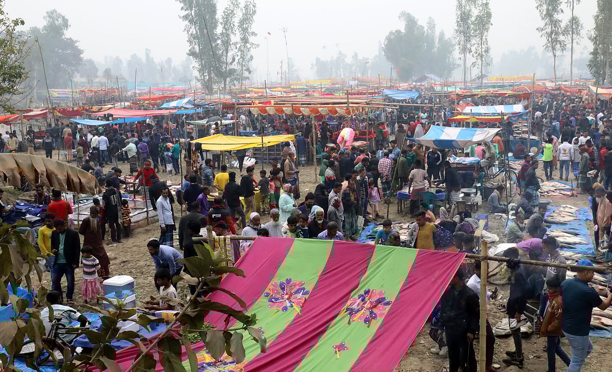 বগুড়ার গাবতলী উপজেলায় ৪০০ বছরের ঐতিহ্যবাহী পোড়াদহ ‘জামাই মেলা’