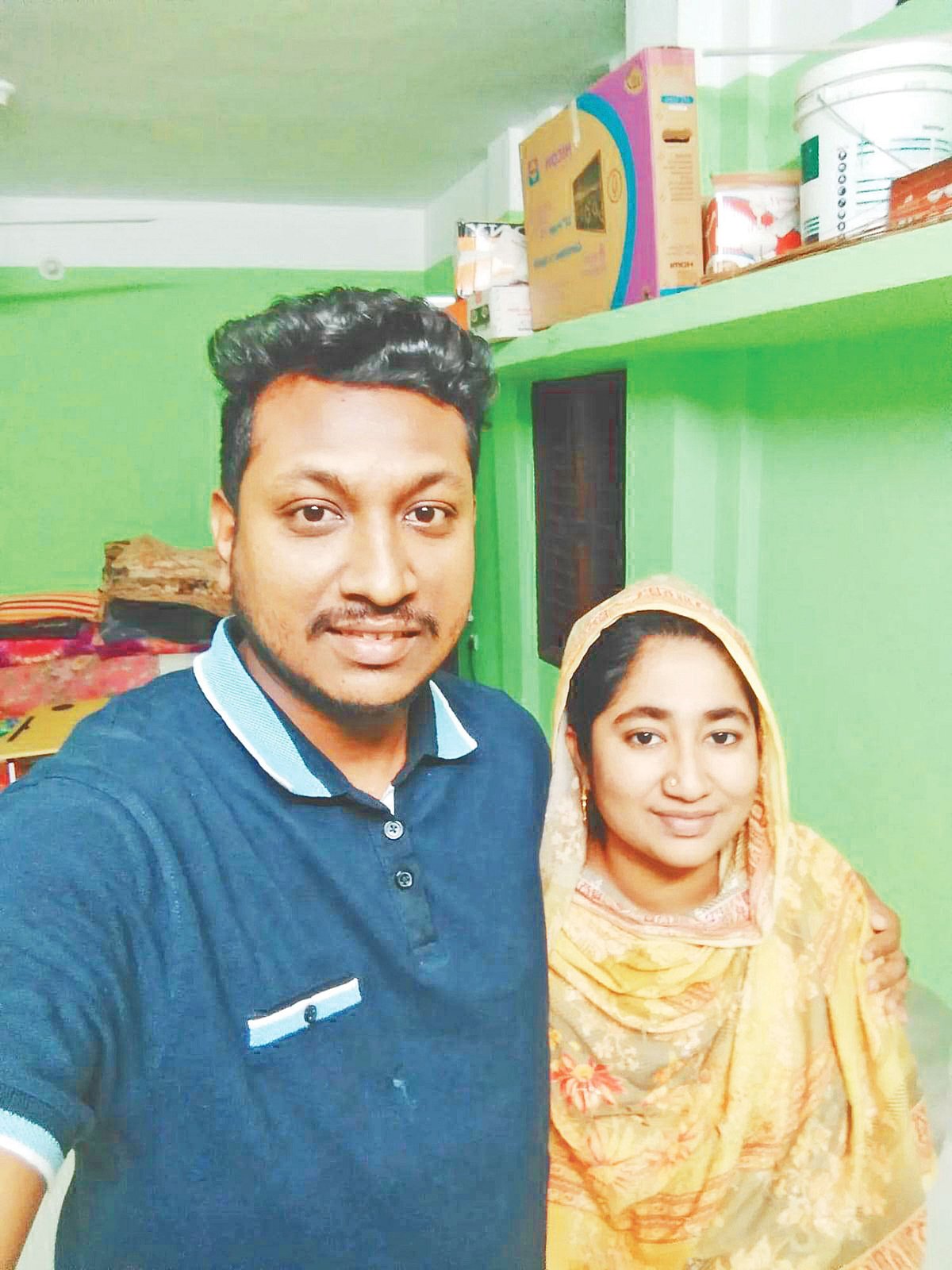 বাক্‌প্রতিবন্ধী শামীমুর রেজা ও তামান্না খাতুন দম্পতি। সম্প্রতি যশোরের বাঘারপাড়া উপজেলার সদুল্যাহপুর গ্রামে