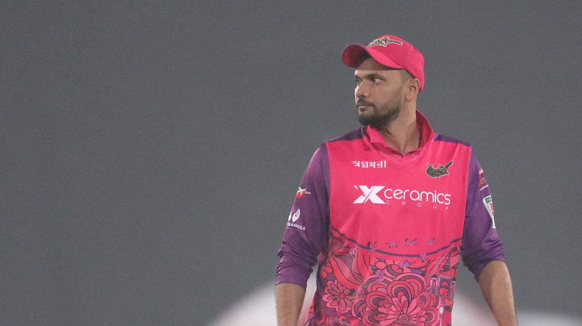 জাতীয় সংসদে হুইপের দায়িত্ব পালনে মাশরাফি বিন মর্তুজা আপাতত বিপিএলে খেলছেন না