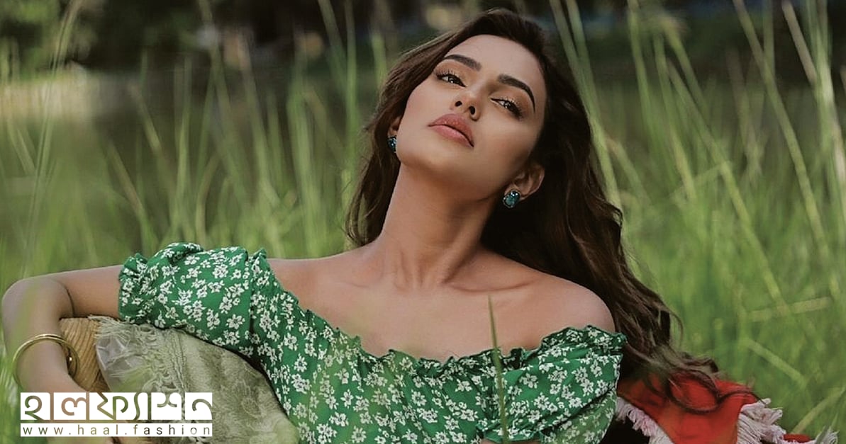 Kalortli porno: Mening Pikap Qizim Bir qizni birinchi marta eshakka sikishdi, qichqirib yubordi