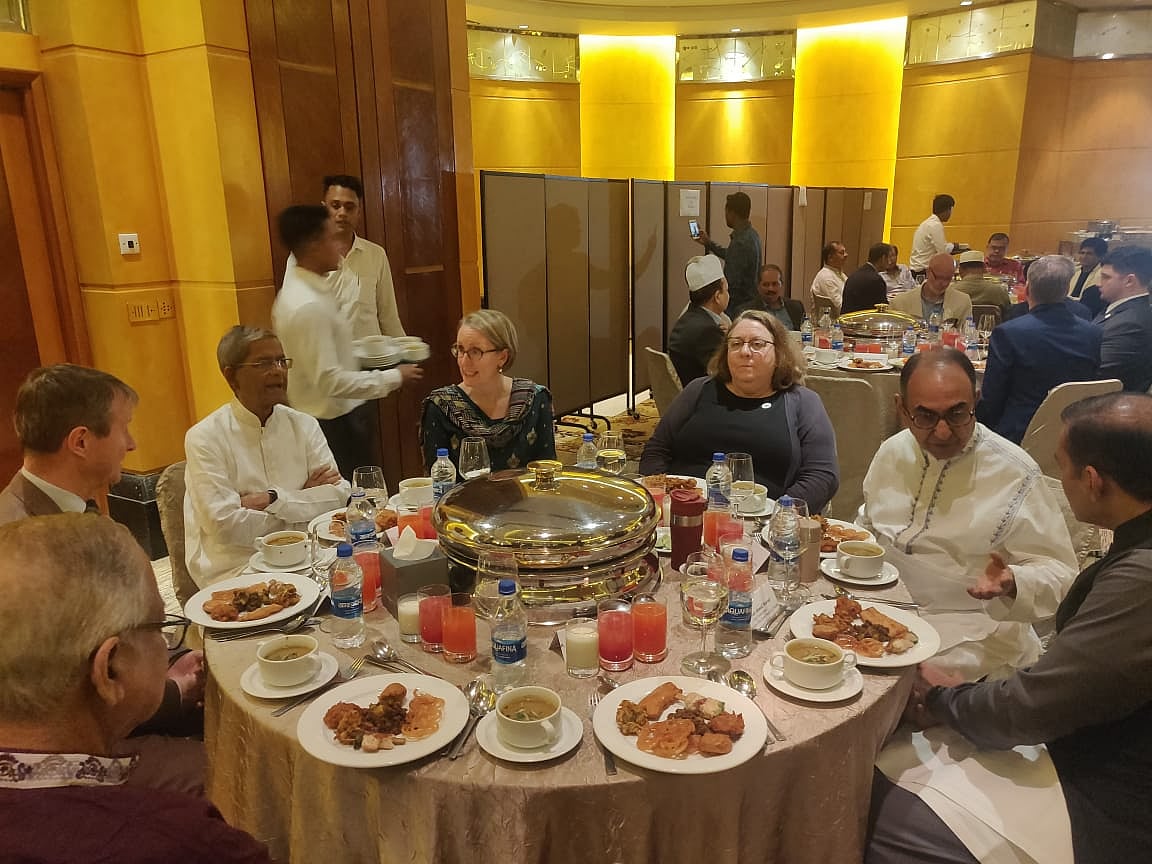 বিদেশি কূটনীতিকদের উদ্দেশে আয়োজিত বিএনপির ইফতার অনুষ্ঠানে দলটির মহাসচিব মির্জা ফখরুল ইসলাম আলমগীরসহ অন্যরা উপস্থিত ছিলেন। আজ রোববার রাজধানীর ওয়েস্টিন হোটেলে