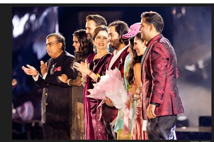 ভারতের শীর্ষ ধনী মুকেশ আম্বানির ছোট ছেলে অনন্ত আম্বানির প্রাক্-বিয়ের অনুষ্ঠান হয় ১ থেকে ৩ মার্চ